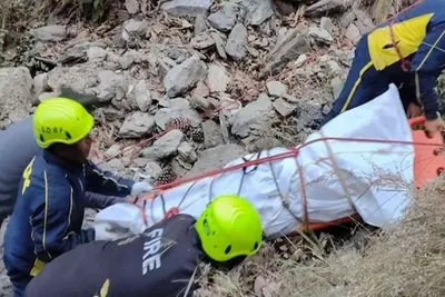 ઉત્તરાખંડમાં કાર 200 મીટર ઊંડી ખીણમાં પડી  5 લોકોના મૃત્યું