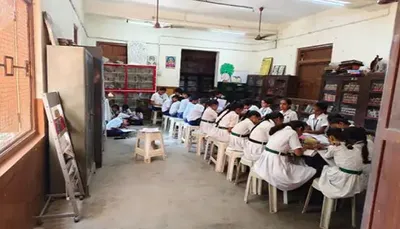 દીવાન બલ્લુભાઈ શાળાના 36 વિદ્યાર્થીઓએ વૈદિક સાહિત્ય  વ્યાકરણ અને શ્લોકોની પરીક્ષા આપી