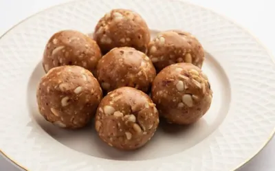 શિયાળામાં આરોગ્ય માટે ફાયદાકારક ડ્રાયફ્રુડ લાડુ ટ્રાય કરો  જાણો રેસીપી