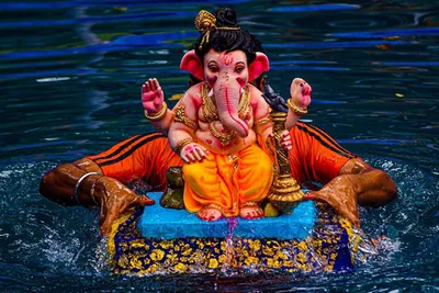 આપણે ગણેશ વિસર્જન શા માટે કરીએ છીએ  જાણો તેનો મહાભારત સાથેનો સંબંધ