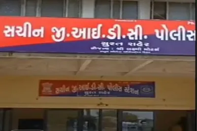 સુરતમાં પોલીસનું સરપ્રાઈઝ ચેકિંગ  ભાડા કરાર વિના મકાન ભાડે આપનારા 30 સામે ફરિયાદ
