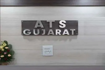 પીઆઈની જેમ કમરે રિવોલ્વર લટકાવીને રોલો પાડનારા ફેક લાયસન્સધારી 7 આરોપી પકડાયા