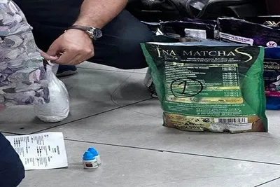 મુંબઈ એરપોર્ટ ઉપર મહિલા મુસાફર રૂ  47 કરોડના કોકેન સાથે ઝડપાઈ