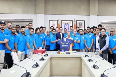 ipl 2025  લખનૌ સુપર જાયન્ટ્સની ટીમ મુખ્યમંત્રી યોગીને મળી  મુખ્યમંત્રીએ જર્સીનું અનાવરણ કર્યું