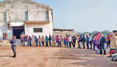 કચ્છમાં રવિ સીઝનના ટાણે જ dap અને યુરિયા ખાતરની તંગીથી ખેડૂતો પરેશાન