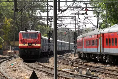 અમદાવાદ ડિવિઝનમાં રેલવે પ્રોજેક્ટ્સ અને વિકાસ કાર્યો અંગે સમીક્ષા બેઠક યોજાઈ