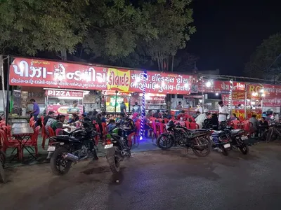 અમદાવાદના લો ગાર્ડન હેપી સ્ટ્રીટમાં 72 પરવાનેદારોને 15000 માસિક ભાડામાં જગ્યા ફાળવાઈ