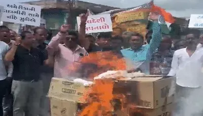 અમરેલીમાં ભાજપના નેતાની હાજરીમાં અમેરિકન વસ્તુઓની હોળી કરીને બહિષ્કાર કરાયો