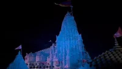દ્વારકા  શામળાજી અને અંબાજી સહિત મંદિરો રંગબેરંગી રોશનીથી ઝગમગી ઊઠ્યા