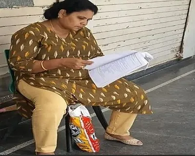 વડોદરામાં blo સહાયક મહિલા કર્મચારીનું કામગીરી દરમિયાન થયુ મોત  હાર્ટ એટેકની આશંકા