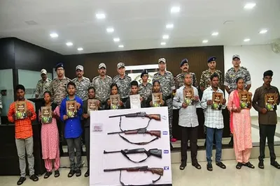 ગઢચિરોલીમાં હિડમાના સાથી સહિત 11 માઓવાદીઓએ આત્મસમર્પણ કર્યું