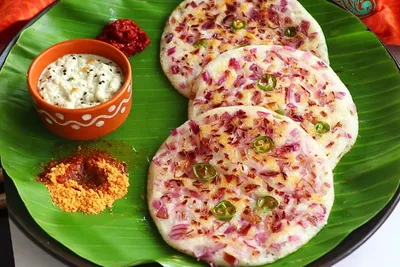 તમારા નાસ્તામાં દક્ષિણ ભારતીય સ્વાદ લાવો  સ્વાદિષ્ટ ડુંગળી ઉત્તપમ બનાવો