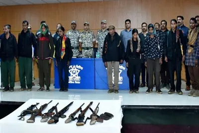 મહારાષ્ટ્રના ગોંદિયામાં 11 નક્સલીઓએ પોલીસ સમક્ષ આત્મસમર્પણ કર્યું