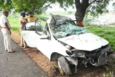 તમિલનાડુ  સરકારી હોસ્પિટલના ડોકટરોને લઈ જતી કાર ઝાડ સાથે અથડાઈ  ત્રણના મોત