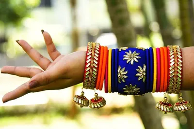 તમારા સુંદર હાથોને આ નવીનતમ વેલવેટ બંગડીઓથી સજાવો