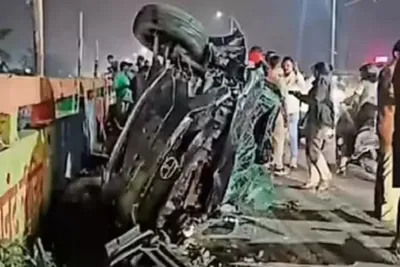 મહારાષ્ટ્રના થાણે જિલ્લામાં અકસ્માત   4 લોકોના મોત અને 3 ઘાયલ