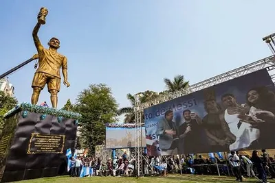 કોલકાતાઃ ફૂટબોલર લિયોનલ મેસીએ તેમની 70 ફૂટની પ્રતિમાનું વર્ચ્યુઅલી અનાવરણ