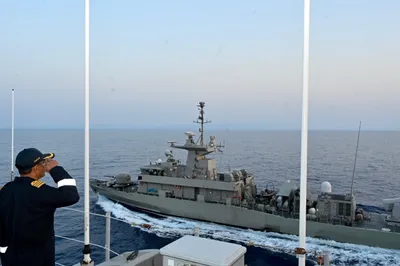 ins તમાલે ગ્રીસના સઉદા ખાડી પોર્ટની મુલાકાત પૂર્ણ કરી