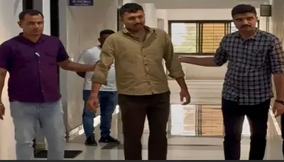 રાજકોટમાં નકલી પોલીસની ઓળખ આપીને ટ્રાન્સપોર્ટર પાસેથી તોડ કરતો શખસ પકડાયો