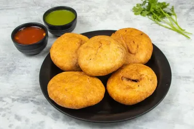 બાળકોથી લઈને મોટાઓ સુધી  બધાને લાગશે ટેસ્ટી પ્યાઝ કચોરી