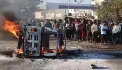 અંકલેશ્વર  વાલિયા રોડ પર બાઈક અને રિક્ષા ટકરાતા રિક્ષામાં લાગી આગ  મહિલાનું મોત