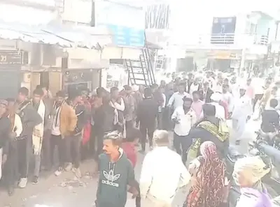 થરામાં યુરિયા ખાતર વિતરણ કેન્દ્ર પર લાંબી લાઈનો બાદ ખેડૂતોએ મચાવ્યો હોબાળો