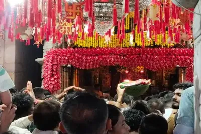 આજથી નવલી નવરાત્રીનો પ્રારંભ  અંબાજીમાં ચાચરચોકમાં ભાવિકો ગરબે ઘૂમ્યાં