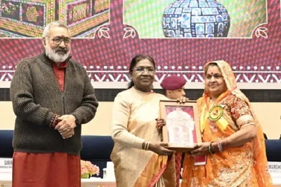 રાષ્ટ્રપતિએ 2023 અને 2024 માટે રાષ્ટ્રીય હસ્તકલા પુરસ્કારો રજૂ કર્યા