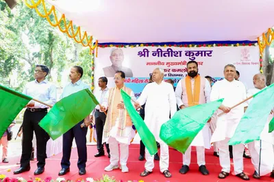 બિહારમાં મુખ્યમંત્રી મહિલા રોજગાર યોજના શરૂ  નીતિશ કુમારે 250 વાહનોને લીલી ઝંડી બતાવી
