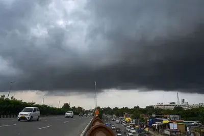 ઉત્તર ભારતથી દક્ષિણ સુધી હવામાનમાં મોટો ફેરફાર  અનેક રાજ્યોમાં વરસાદ અને હિમવર્ષાની આગાહી