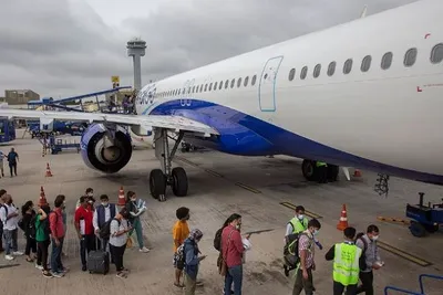 ઈન્ડિગોનું સંકટ યથાવત  ૩૦૦થી વધુ ફ્લાઈટ્સ રદ  સરકારનો 10 ટકા ફ્લાઈટ કાપનો આદેશ