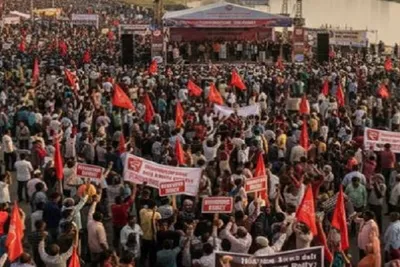 અમદાવાદમાં શ્રમિકોના યોજાયેલા મહાસંમેલનમાં સરકારની નીતિ રીતિ સામે વિરોધ કરાયો