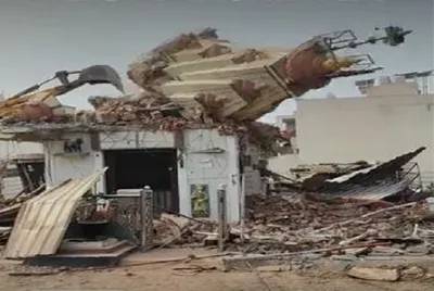 ભાવનગરમાં મેગા ડિમોલિશન  બે દિવસમાં 100 મકાનો અને 4 ધાર્મિક દબાણો હટાવાયા