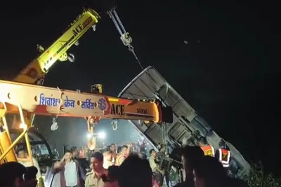 ઓમકારેશ્વરથી ઉજ્જૈન જતી બસ ખાઈમાં ખાબકી  ત્રણ લોકોના મોત