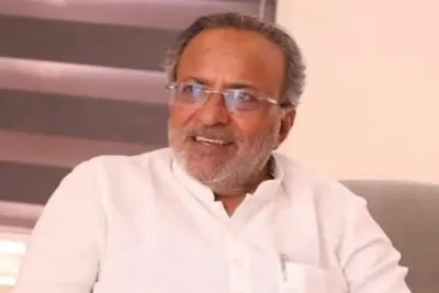 કેબિનેટ મંત્રી અર્જુન મોઢવાડિયાએ રાજભવન ખાતે રાજ્યપાલની શુભેચ્છા મુલાકાત લીધી