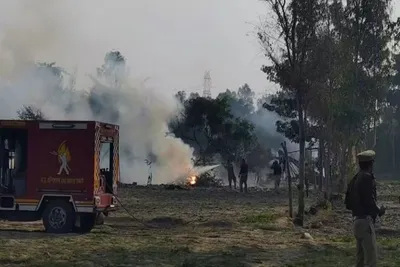 બારાબંકીમાં ફટાકડાની ફેક્ટરીમાં આગ બાદ વિસ્ફોટ  બે લોકોના મોત અનેક લોકો ઘાયલ