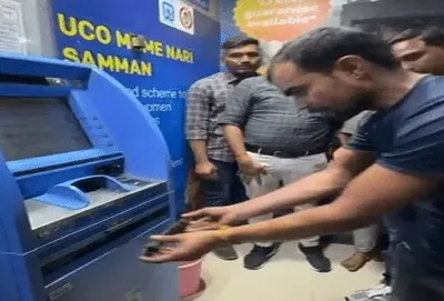 atm ચોરની નવી મોડસ ઓપરેન્ડી  ગમ પટ્ટી લગાવીને કેવી રીતે રૂપિયા ઉપાડતા હતા  જાણો