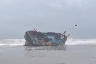 વેરાવળના દરિયામાં ફિશિંગ બોટ પલટી જતા એક માછીમારનું મોત  ત્રણનો બચાવ