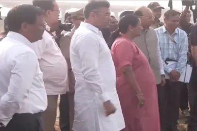 દિલ્હી યમુના સફાઈ  cm રેખા ગુપ્તાએ વઝીરાબાદ બેરેજ ખાતે નાળા અને નદી વિસ્તારનું નિરીક્ષણ કર્યું