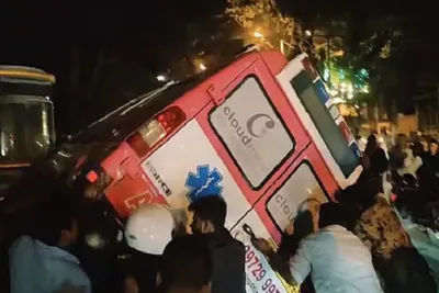 બેંગલુરુમાં એમ્બ્યુલન્સે અનેક વાહનોને અડફેટે લીધા  2ના મોત