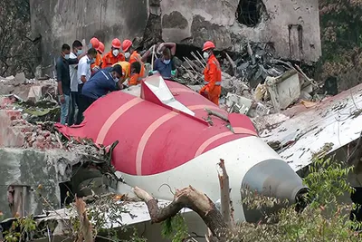 અમદાવાદ પ્લેન ક્રેશ મામલે મૃતક પાયલોટ સમુત સભરવાલના પિતાને સુપ્રીમ કોર્ટે આપી સાંત્વના