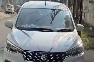 જુનાગઢમાં કારમાં પોલીસનું બોર્ડ લગાવીને રોફ મારતો યુવક પકડાયો