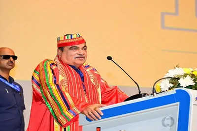 કેન્દ્રીય મંત્રી નીતિન ગડકરીએ દેહરાદૂનની ટ્રાફિક સમસ્યાના ઉકેલ માટે  હવામાં દોડતી બસ નો પ્રસ્તાવ મૂક્યો