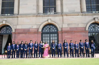 ભારતીય મહિલા ક્રિકેટ ટીમના સભ્યોએ ભારતના રાષ્ટ્રપતિ સાથે મુલાકાત કરી