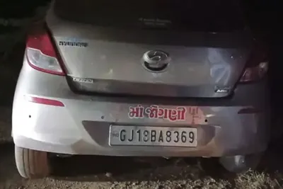 લખતરના નજીક નર્મદા કેનાલના રોડ પર કારે સિંચાઈ માટેના ત્રણ એન્જિન મશીનને ટક્કર મારી