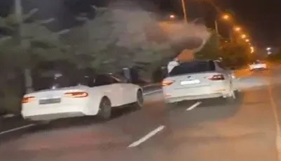 સુરતમાં નબીરાઓએ રાતે લકઝરી કારોમાં રેસ લગાવીને આતશબાજી કરી  4ની ધરપકડ