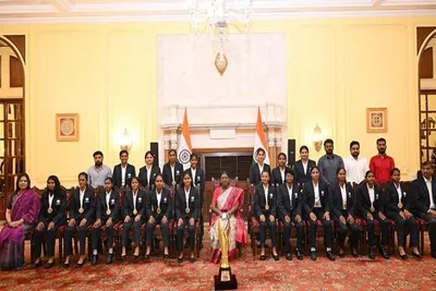 પ્રથમ t20 ક્રિકેટ વિશ્વ કપની વિજેતા ભારતીય પ્રજ્ઞાચક્ષુ મહિલા ટીમે રાષ્ટ્રપતિ દ્રૌપદી મુર્મુ સાથે મુલાકાત કરી