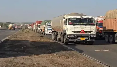 સામખિયાળી હાઈવે પર પવન ચક્કીની પાંખ લઈ જતા ટ્રેલરને અકસ્માતથી ટ્રાફિક જામ