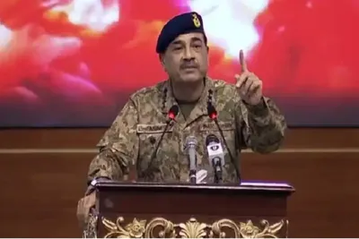 પાકિસ્તાન ગાઝામાં હમાસના ખાતમા માટે 20 હજાર સૈનિક મોકલશે  મુનીરની મોસાદ સાથે બેઠક યોજાઈ