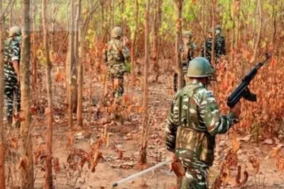 બીજાપુર દંતેવાડા બોર્ડર પર એન્કાઉન્ટરમાં 5 માઓવાદીઓ ઠાર મરાયા  એક જવાન શહીદ